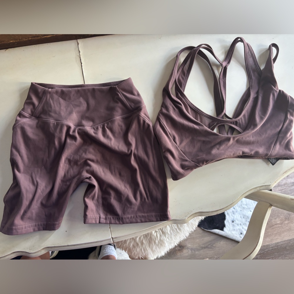 Alphalete xs set. Scrunch shorts.  Mesh double layer sports bra. Burgundy mauve